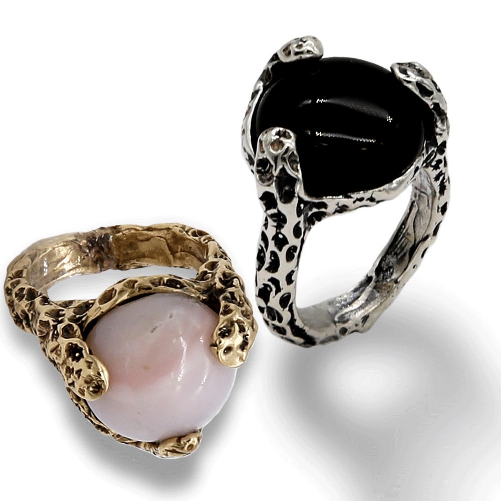 Anello contrariè composto da due anelli uno in argento e uno bronzo con pietra